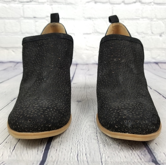 SUSINA | Camden suede cutout slip-on heeled bootie - Picture 4 of 8